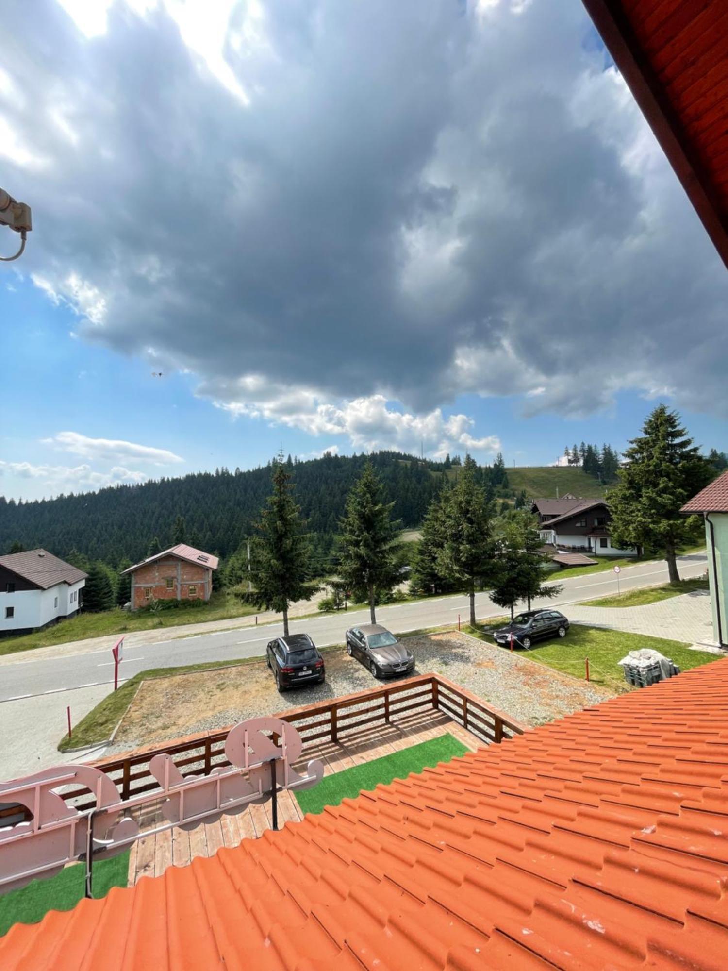 Red Family Apartments Păltiniş Eksteriør bilde